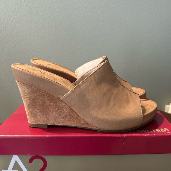 NWT-A2 By Designer Aerosoles Tan Summer Mules Sandles - Picture 2 of 7